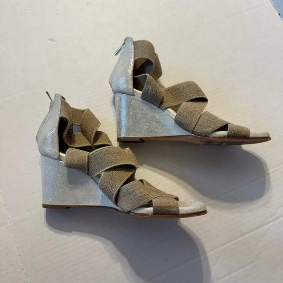 Donald J Pliner Tan Metallic Lelle Strappy Zip Back Peep Toe Wedge Womens 7.5 - Picture 4 of 7